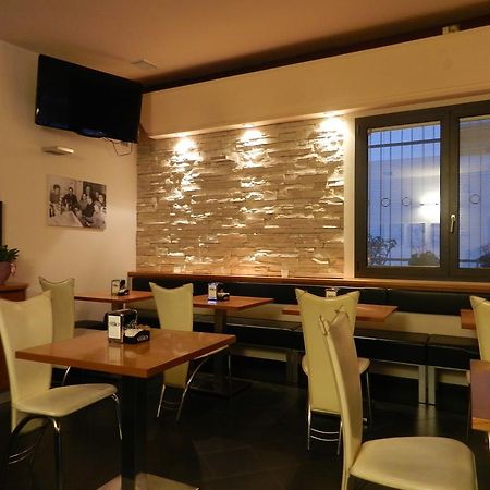 Locanda Trattoria Caffe Cavour Читтаделла Экстерьер фото
