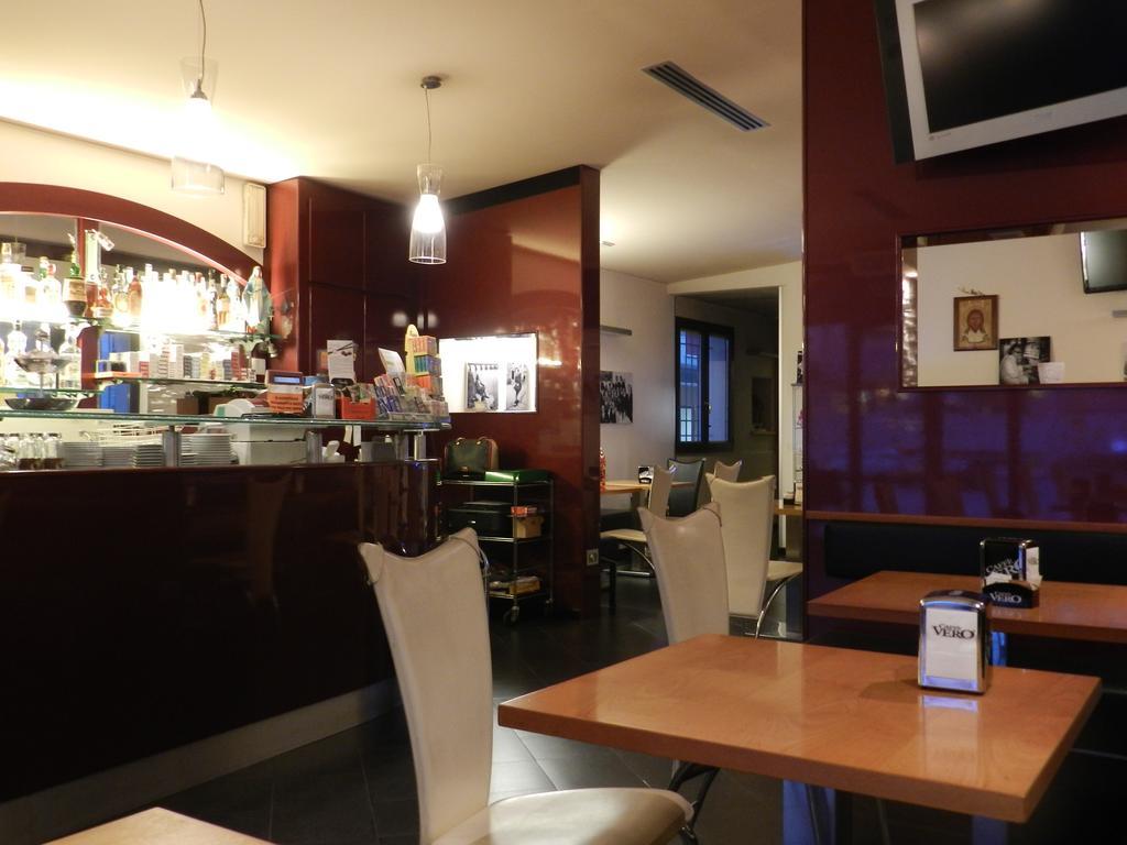 Locanda Trattoria Caffe Cavour Читтаделла Экстерьер фото