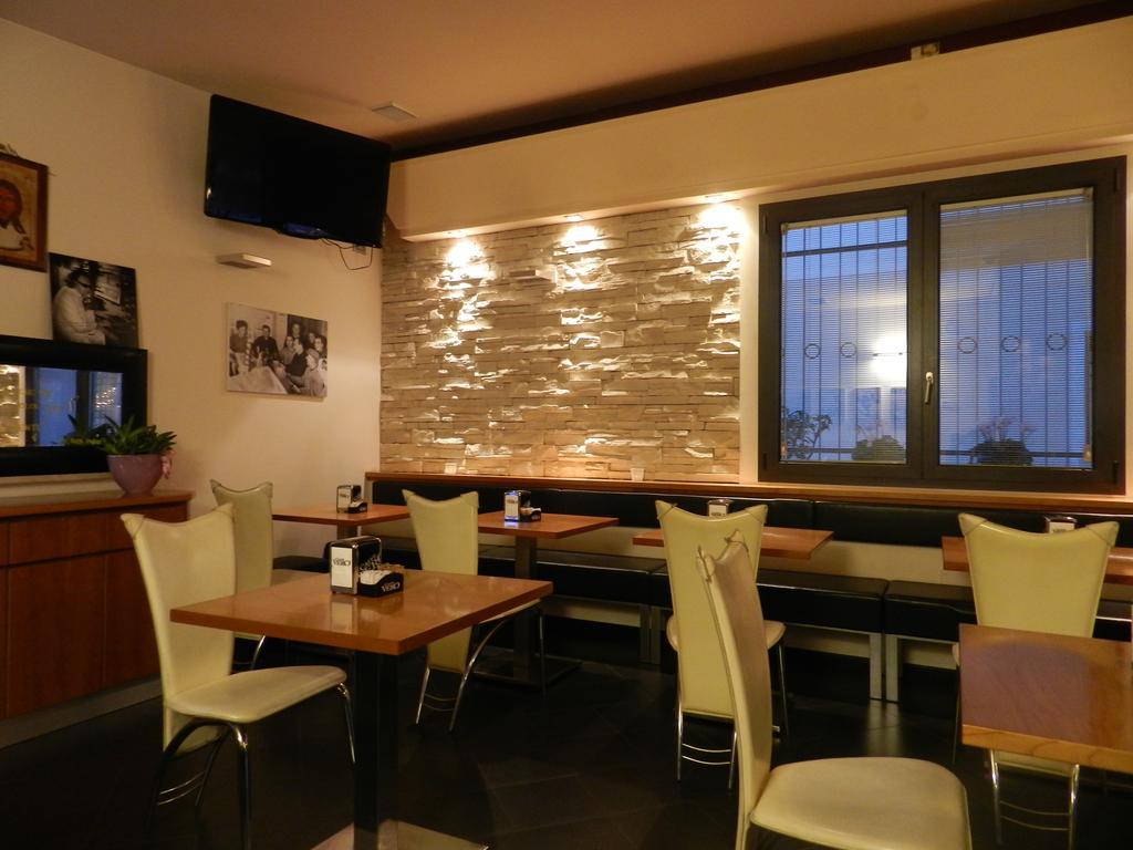 Locanda Trattoria Caffe Cavour Читтаделла Экстерьер фото