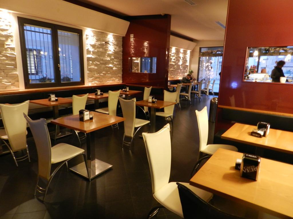 Locanda Trattoria Caffe Cavour Читтаделла Экстерьер фото