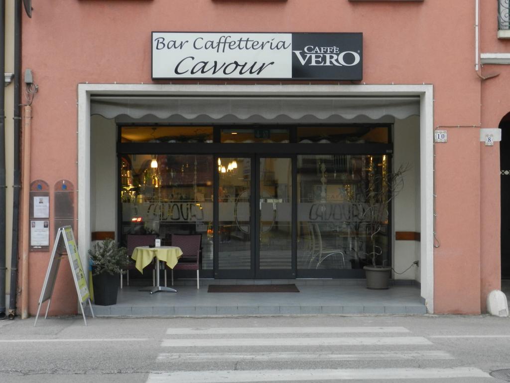 Locanda Trattoria Caffe Cavour Читтаделла Экстерьер фото